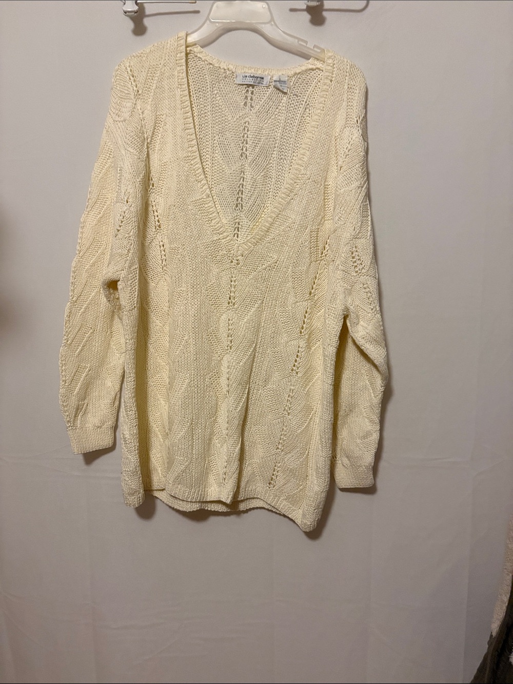Liz Claiborne Ivory Cable-Knit V-Neck Sweater